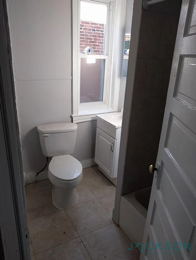 Building Photo - Beautiful 3 Bedroom house