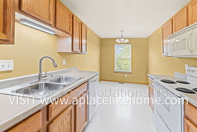 Building Photo - 8626 N Cleveland Ln