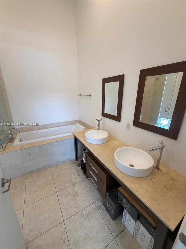 Building Photo - 475 Brickell Ave