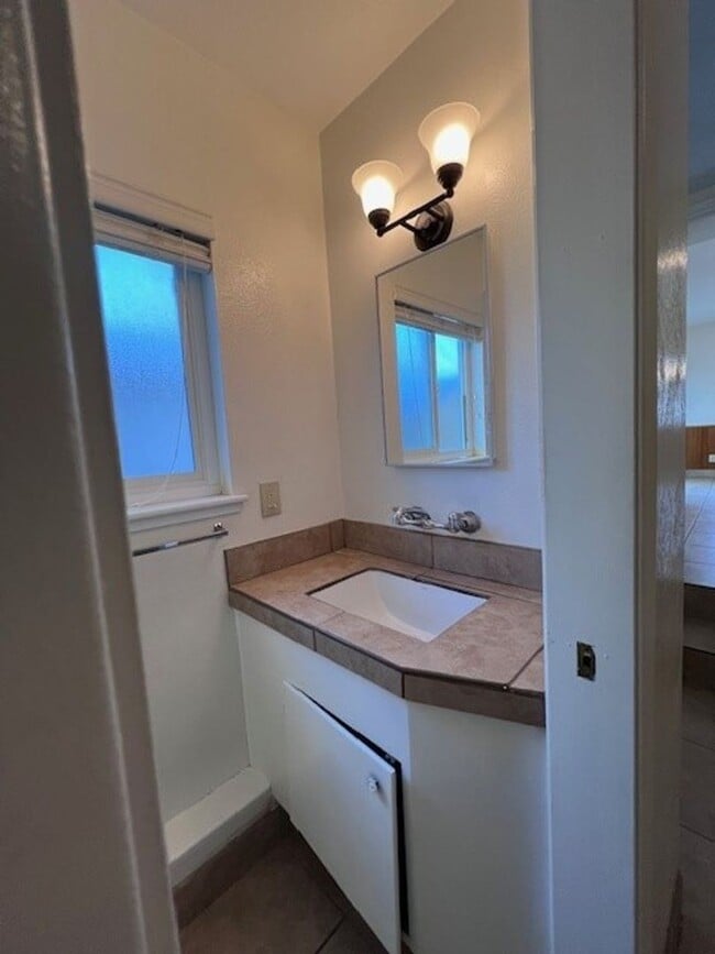 Building Photo - South Land Park Hills Duplex