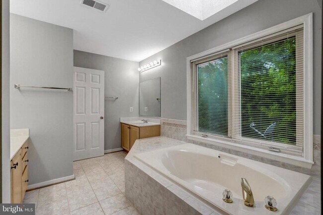 Building Photo - 26161 Rachel Hill Dr