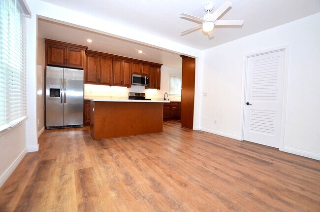 Building Photo - 4Bedroom 3.5 Bathrooms single family home