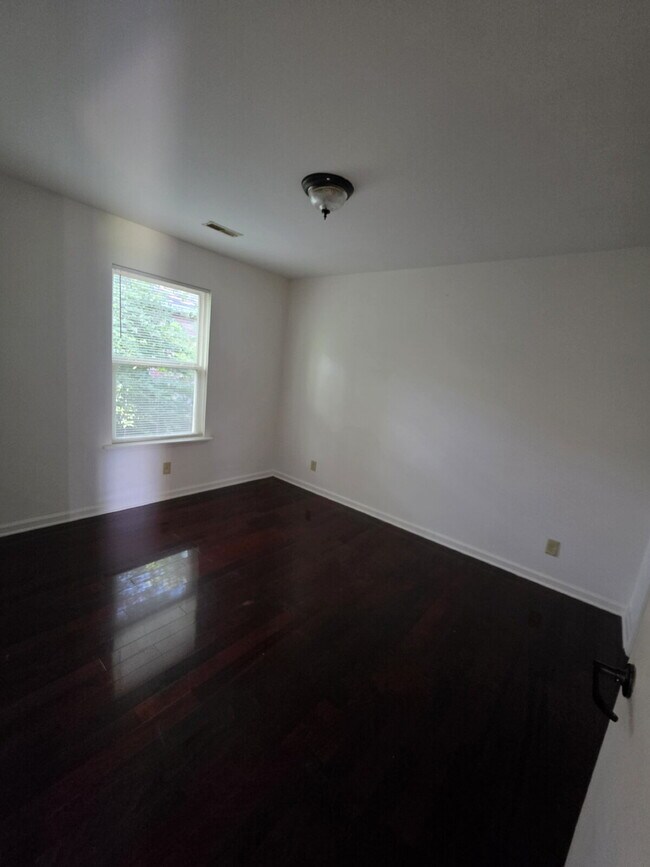 Building Photo - 604 41st Ave N