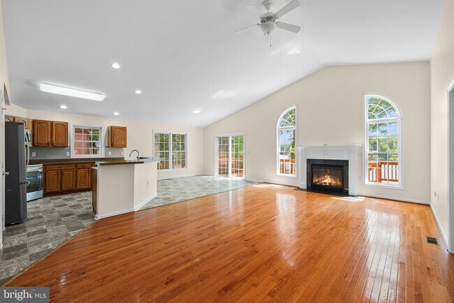 Building Photo - 686 Lake Caroline Dr