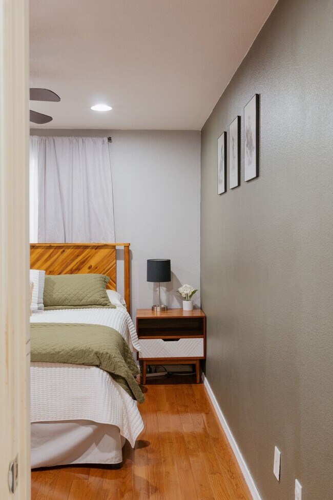 Building Photo - 509 Chelan Ave