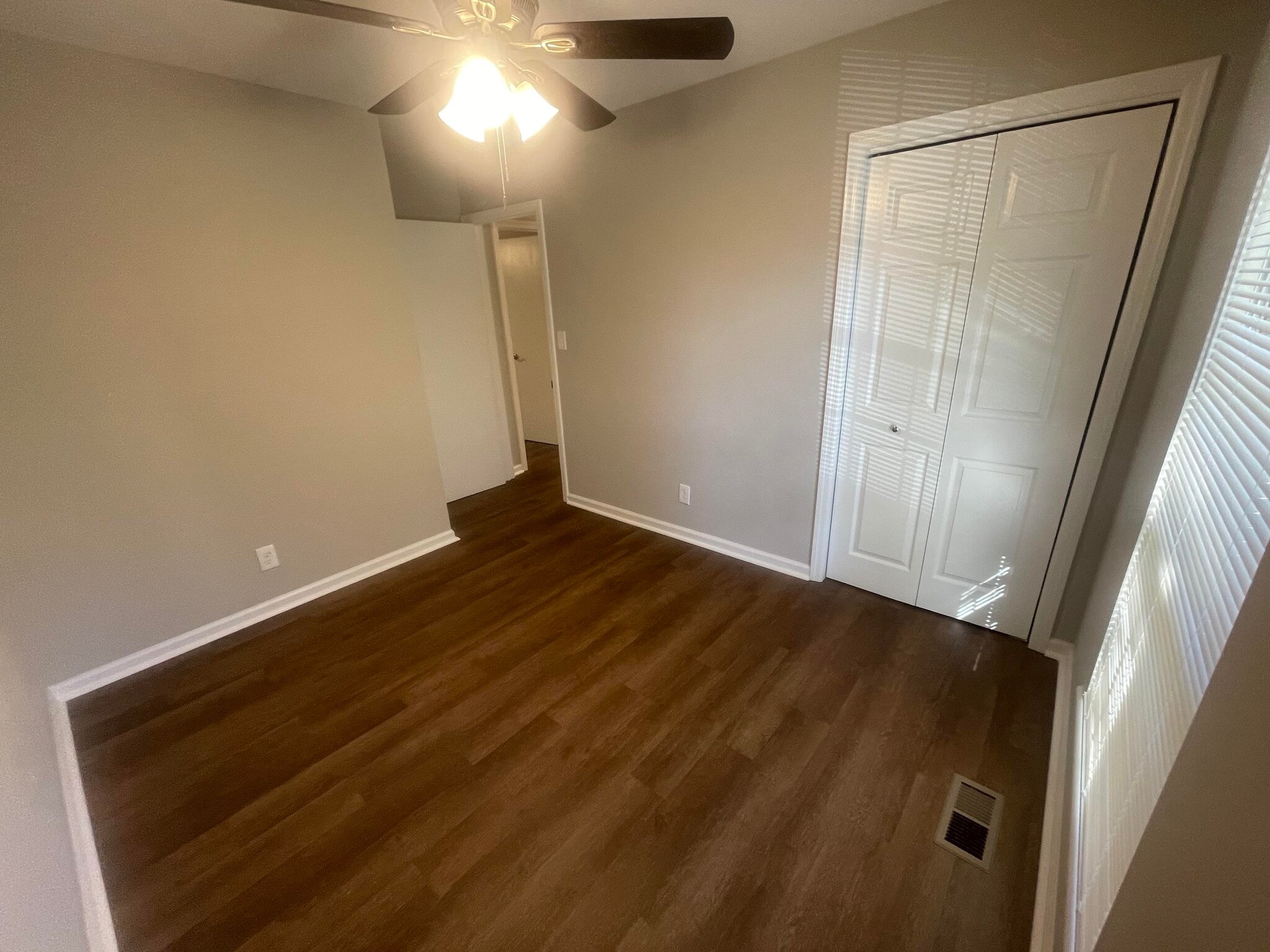 Building Photo - 221 Fallsway Ln