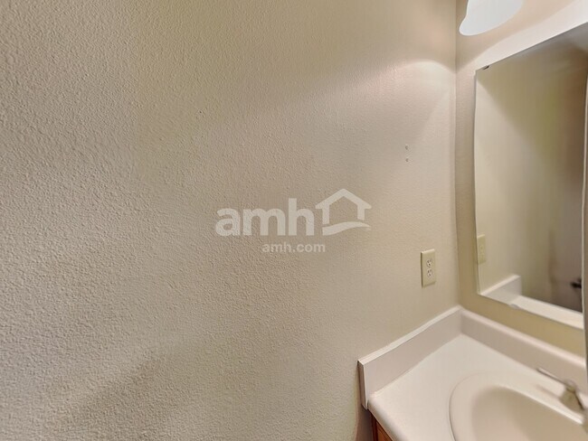 Building Photo - 10798 Cyrus Dr