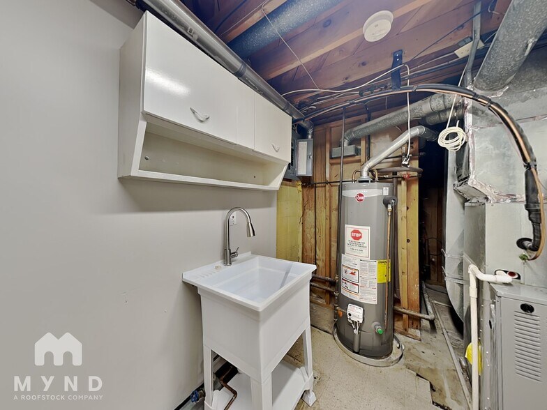 Building Photo - 2911 N Gresham Rd