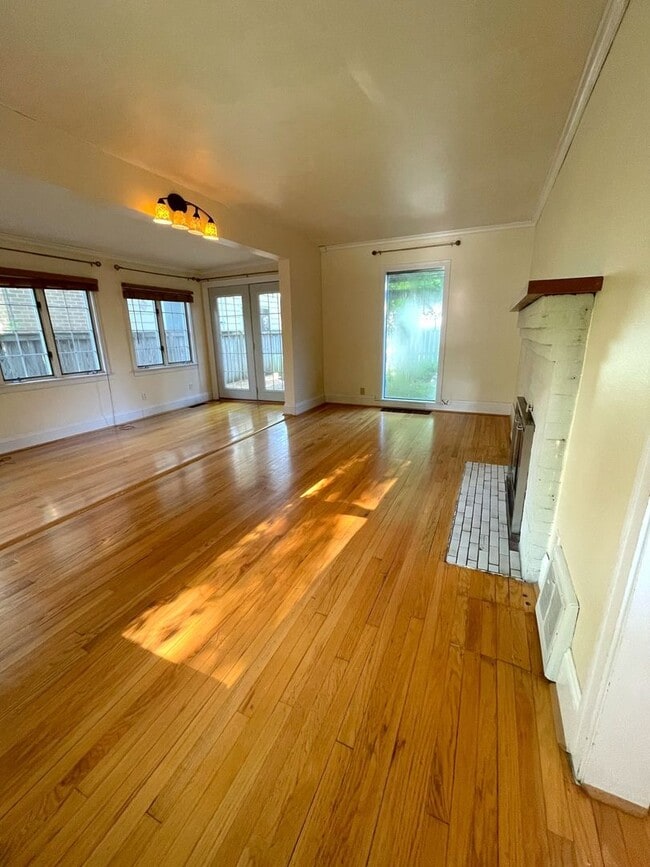Building Photo - Spacious 3-Bedroom Near U-M Athletic Campus with Parking + Yard