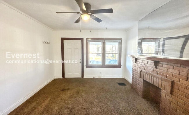 Building Photo - 3 Bed /1 Bath Townhome / Pet-Friendly / Vouchers Accepted / Available Now!