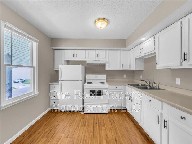 Building Photo - 1909 Chateau Dr