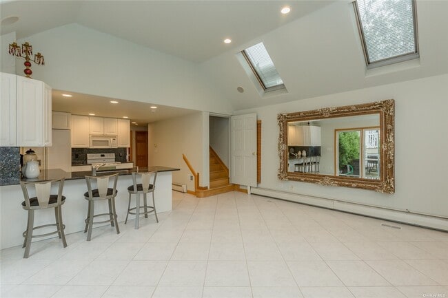 Building Photo - 2 Dovecote Ln