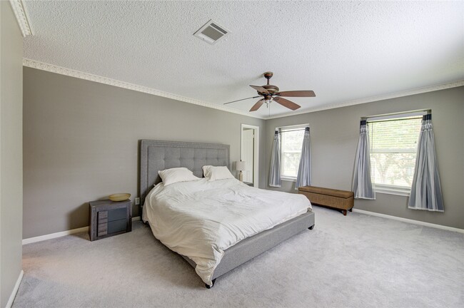 Building Photo - 15739 Fleetwood Oaks Dr