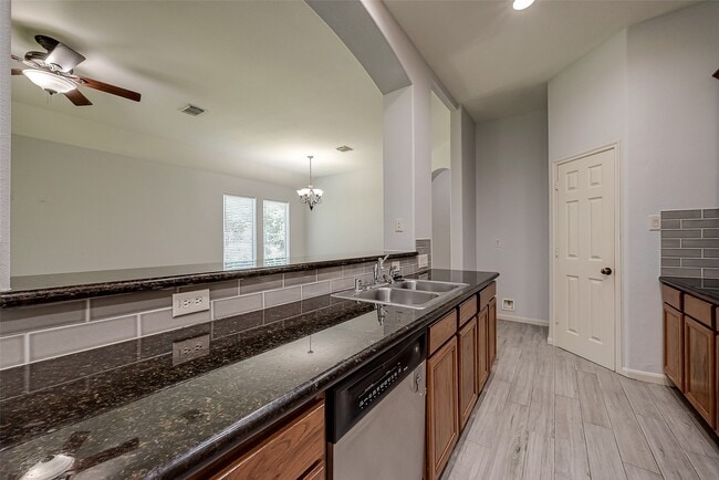 Building Photo - 18302 N Elizabeth Shore Loop