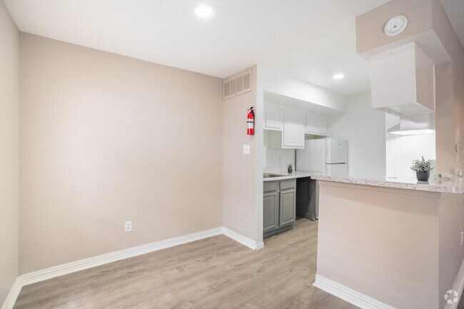 1BR, 1BA - 660SF - Dining Room - 7900 Morley