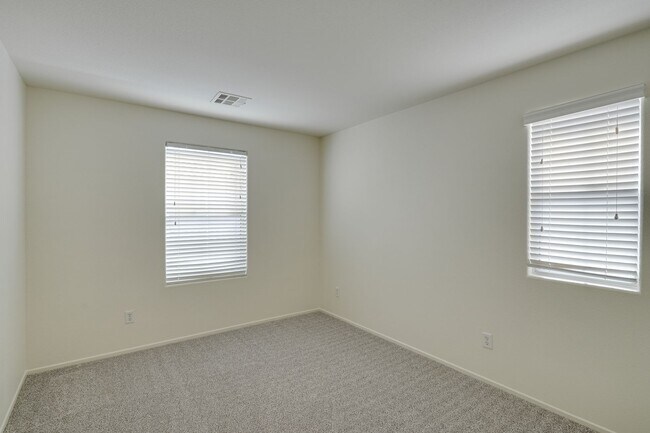 Building Photo - Charming 3-Bedroom Townhome in 89044 with Gated Porch, Walk-In Pantry & Spacious Primary Suite