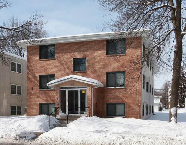 Primary Photo - Mel's Place Apartments