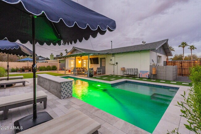 Building Photo - 8725 E Palo Verde Dr