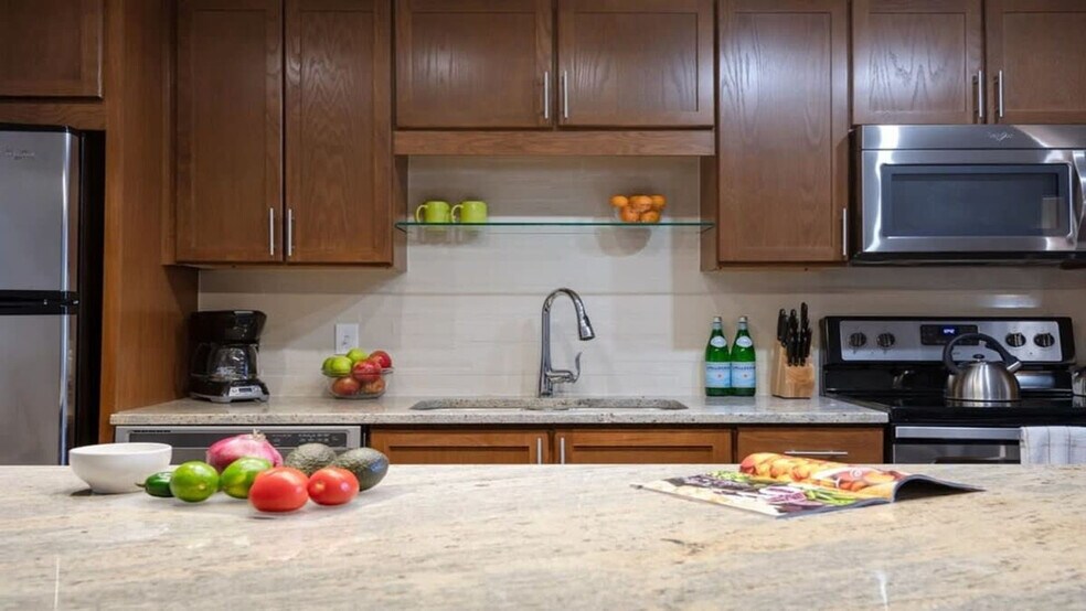 Building Photo - 1016 Elm St