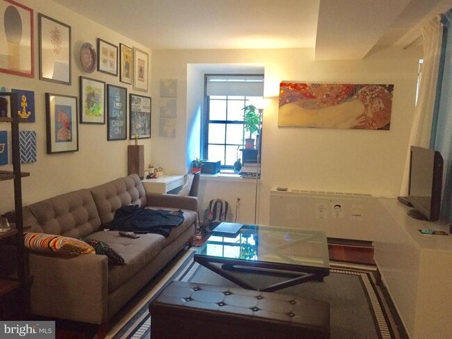 Building Photo - 219 S 18th St