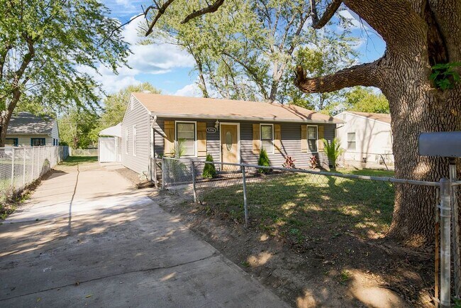 Building Photo - 5206 Skiles Ave