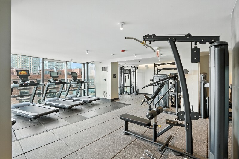 Building Photo - 537 N Kingsbury St