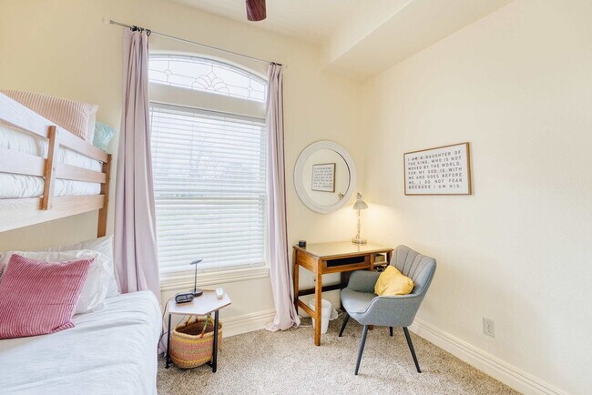 Building Photo - 13810 AR-16 Scenic