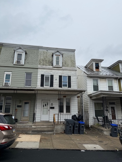 Primary Photo - 229 Locust St