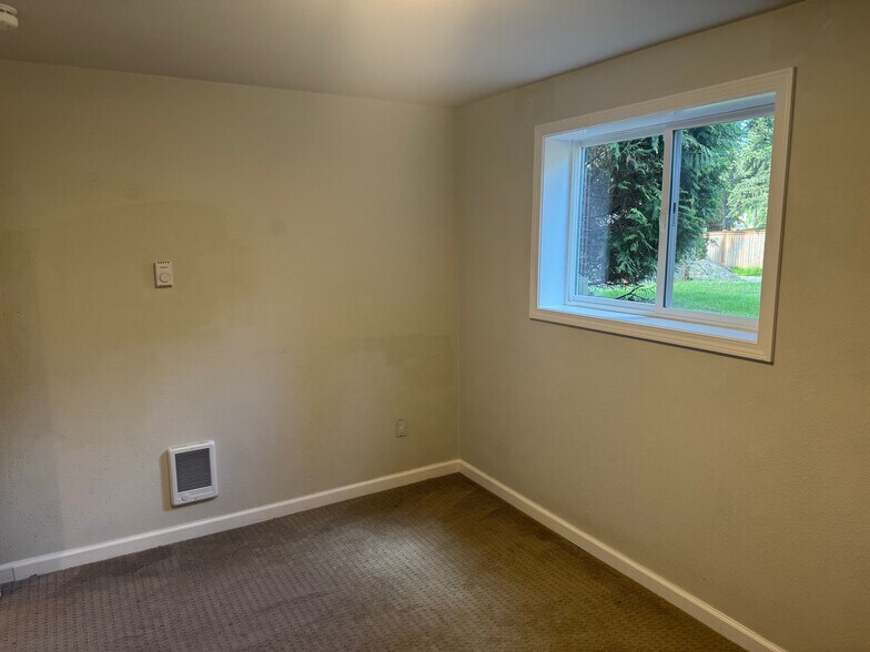Building Photo - 1509 N 143rd St
