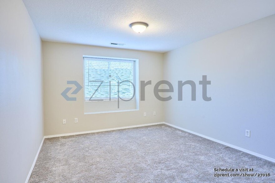 Building Photo - Unit