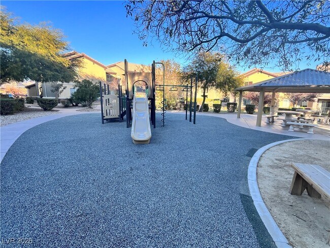 Building Photo - 6868 Sky Pointe Dr