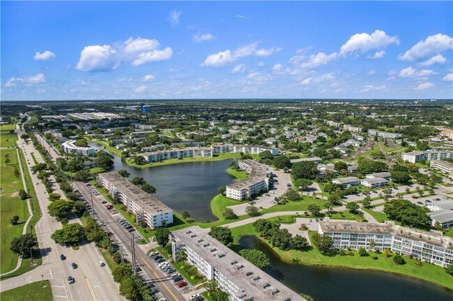 Building Photo - 4037 Harwood D