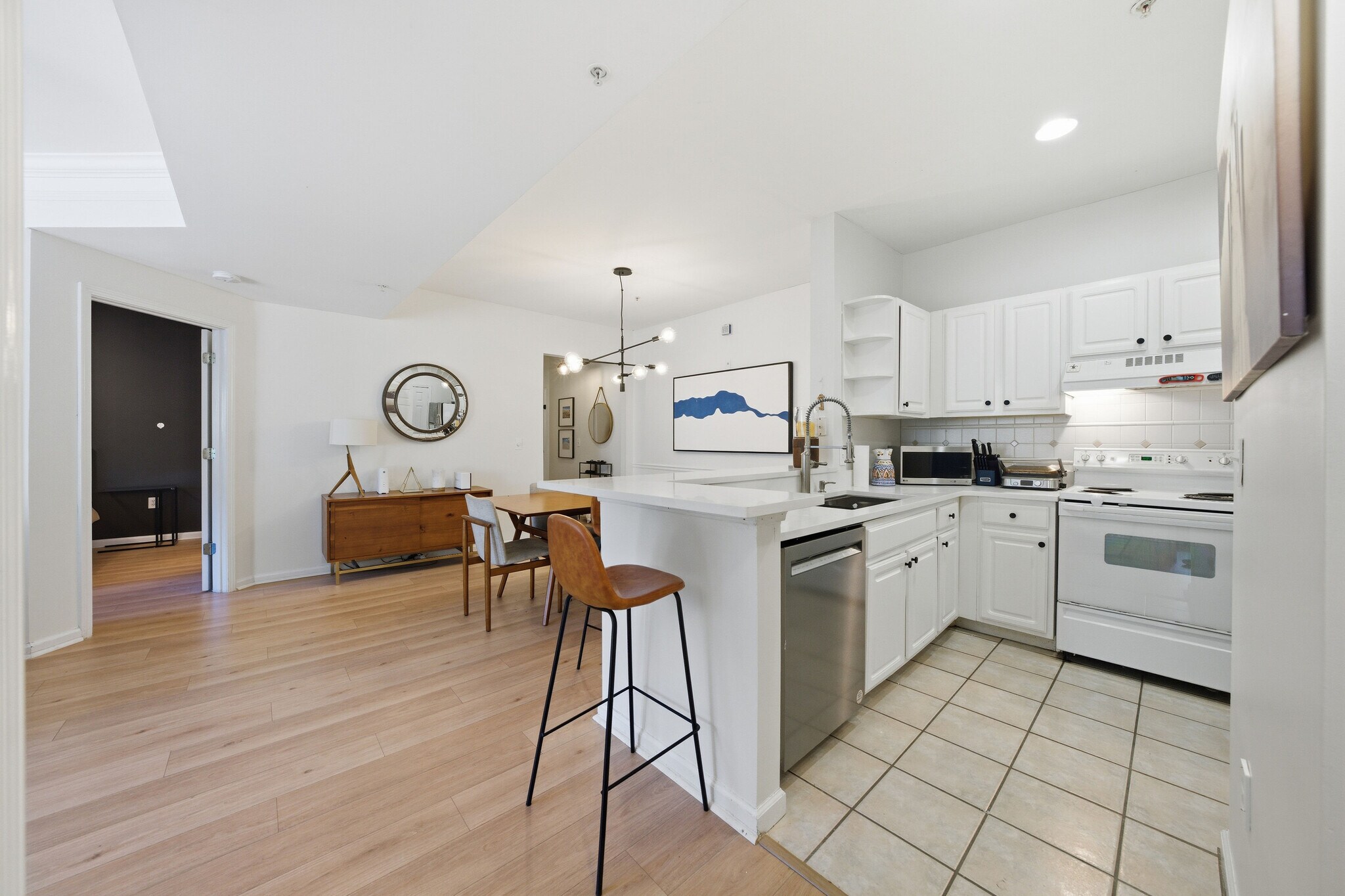 Building Photo - 955 Juniper St NE