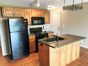 Building Photo - 3D Tour Available - 1-Car Garage + Back Patio + LVT Flooring! Available July 3rd!