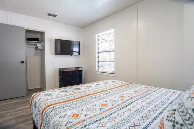 Building Photo - 9096 Dubois Blvd