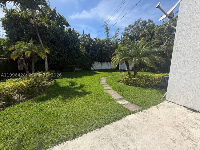 Building Photo - 5116 SW 57th Ave