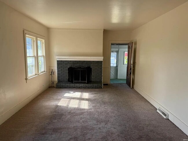 Building Photo - 1133 Altgeld St