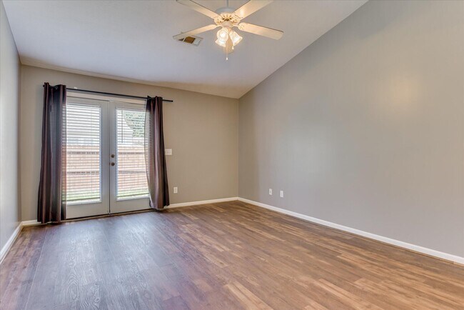Building Photo - 131 Bevington Dr