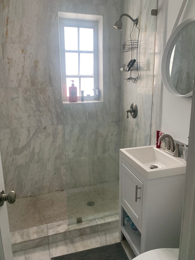 Building Photo - 830 10th St