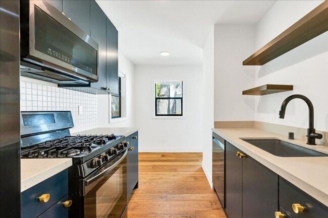 Building Photo - 3381 N Eagle Rock Blvd