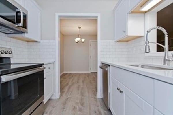 Building Photo - 14 Maple Crest Cir