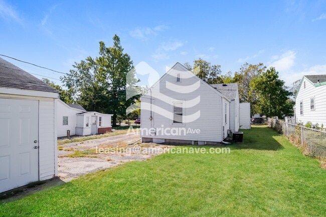 Building Photo - 3624 N Finnell Ave