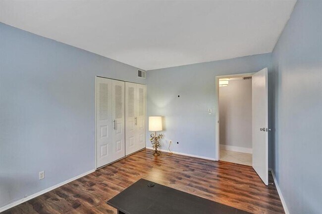 Building Photo - 1407 NE 56th St