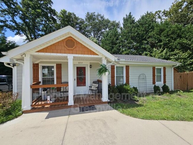 Primary Photo - 2215 E Lee Rd