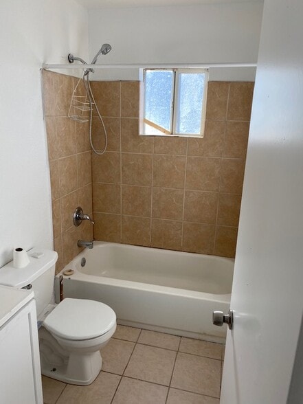 Building Photo - 2438 W Washington St