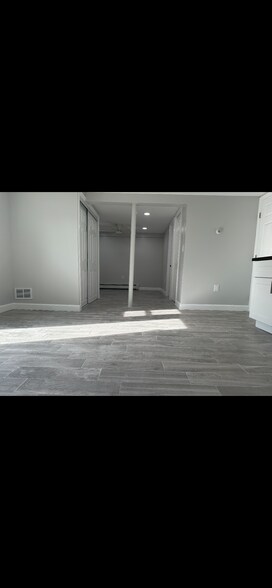 Building Photo - 5 Parkdale Dr