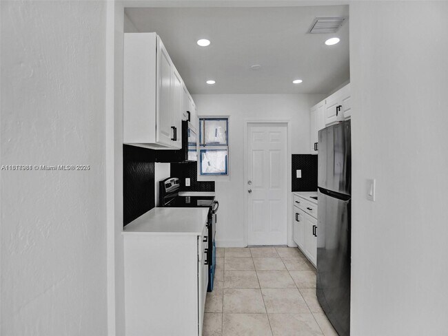 Building Photo - 708 N 20th Ave