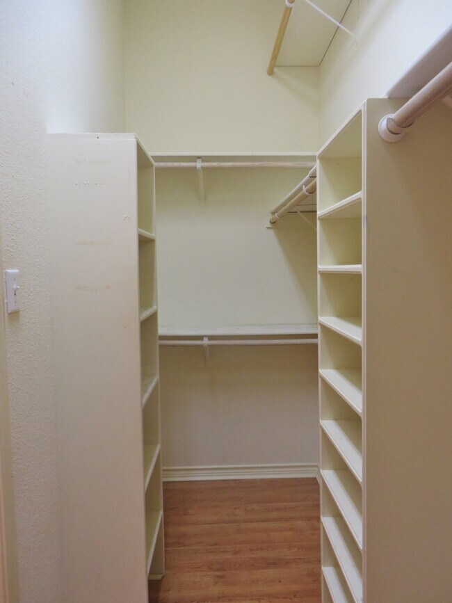 Building Photo - 3 Bedroom 2 Bathroom Parkview Estates Home