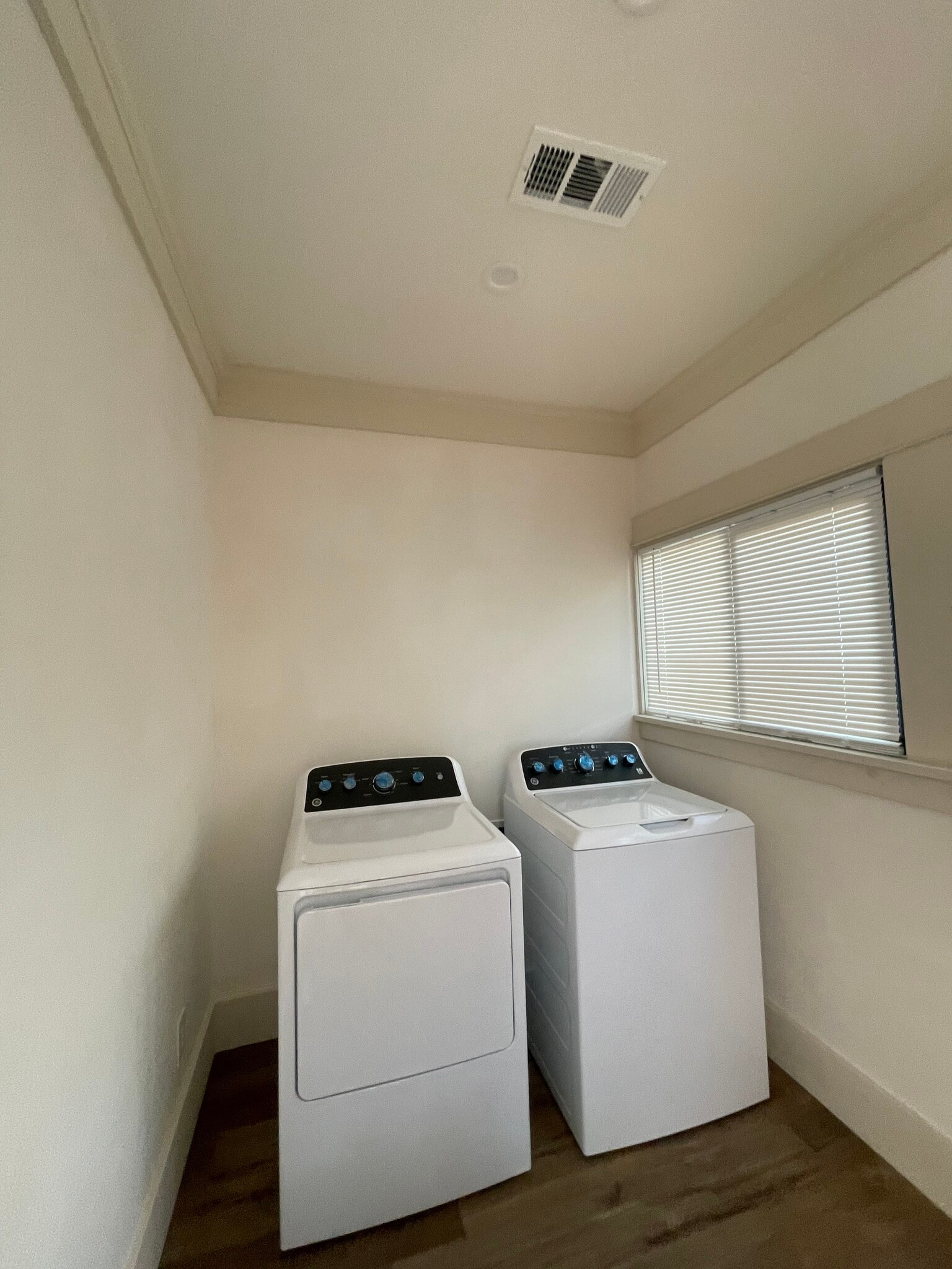 laundry and storage room - 6902 N Figueroa St