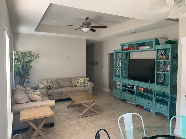 Building Photo - 161 Escanaba Ave